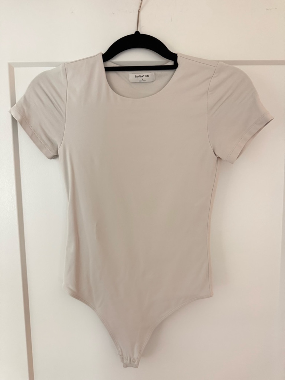 Aritzia Babaton Cream Short-Sleeve Bodysuit